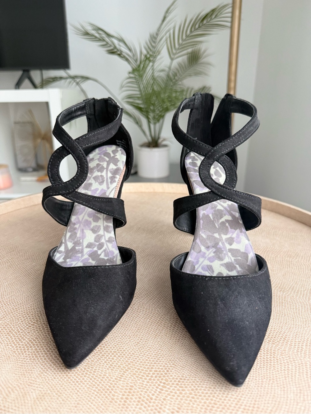 Women’s Black Crisscross Pointed-Toe Heels